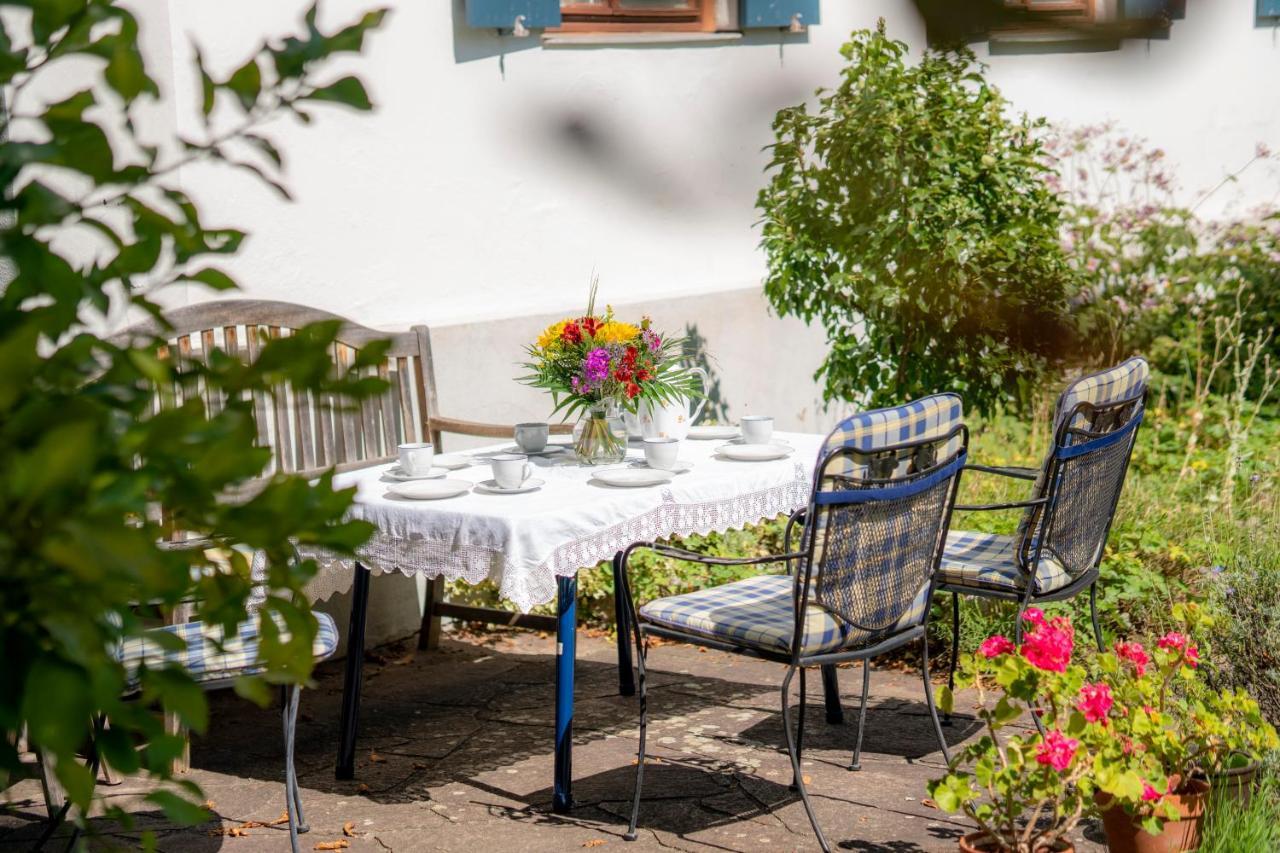 Landhauswohnung Mit Wildromantischem Garten Füssen Buitenkant foto